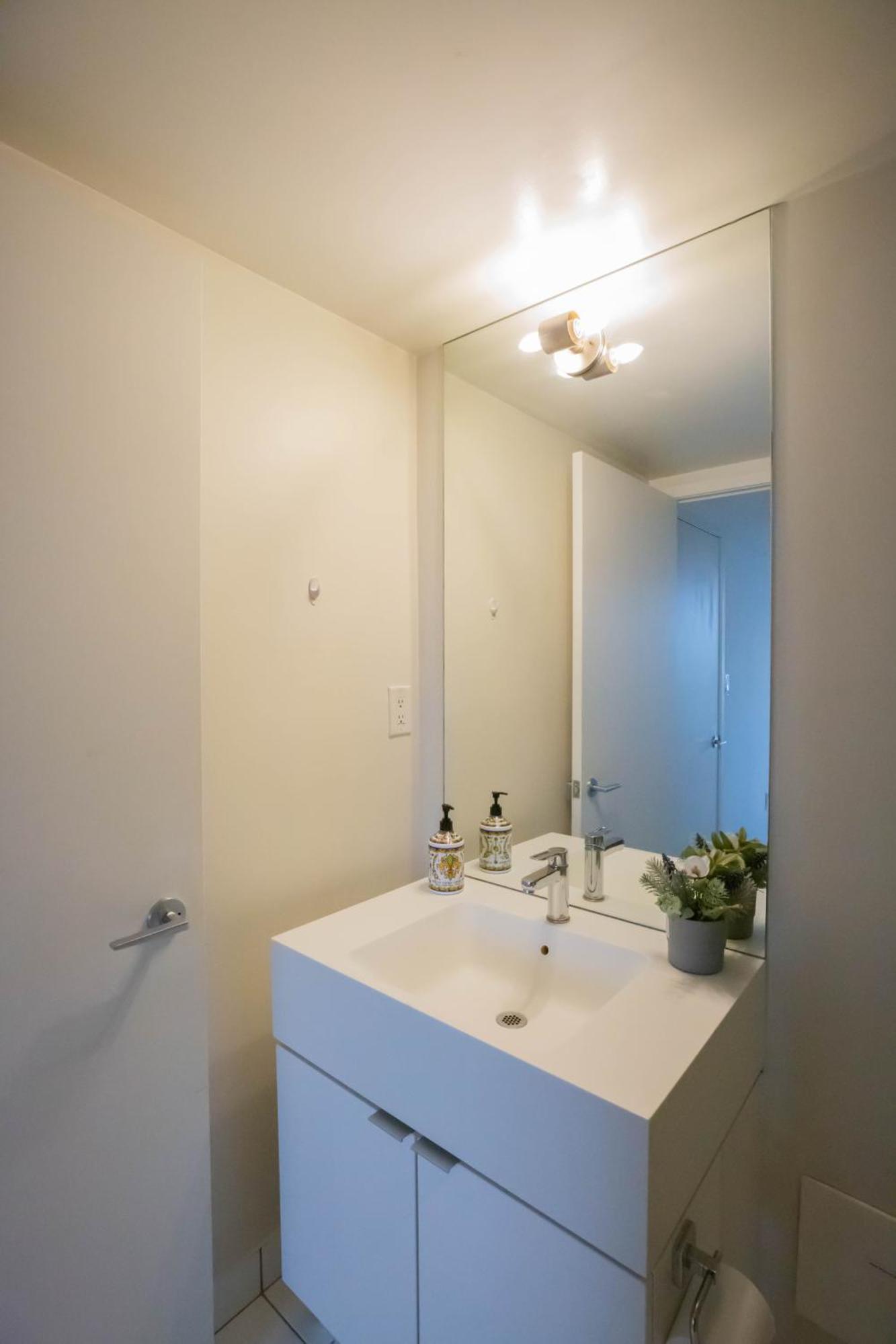 Cn Tower View Suite With Free Parking 多伦多 外观 照片